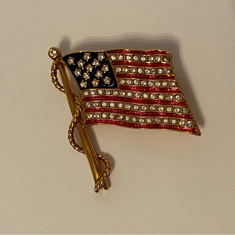 CAMROSE & KROSS JBK Brooch American Flag Gold Tone Red blue Enamel crystals USA